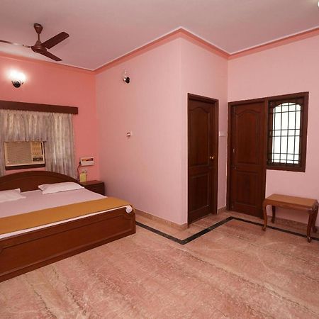 Lloyds Guest House, North Boag Road, T. Nagar Chennai Zewnętrze zdjęcie