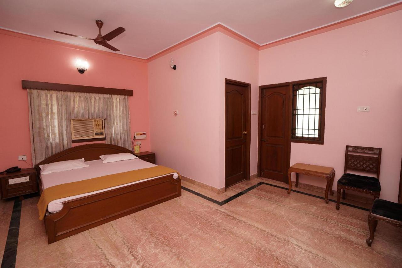 Lloyds Guest House, North Boag Road, T. Nagar Chennai Zewnętrze zdjęcie